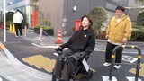 電動車椅子を初体験するヒコロヒーと、タイムマシーン3号・関
