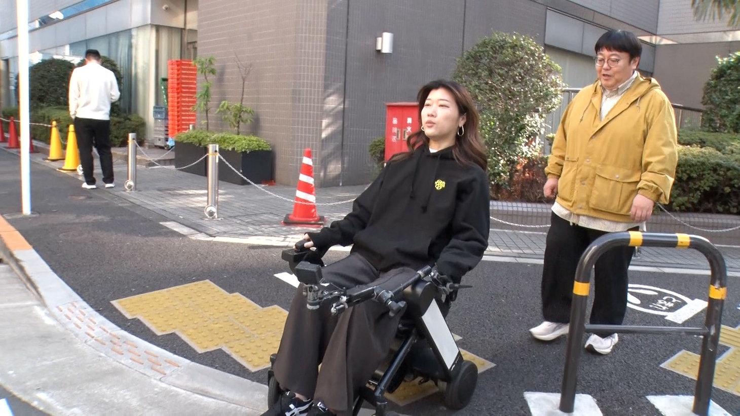 「有吉クイズ」で発表　ハチミツ二郎の「電動車椅子さんぽ」BS朝日で特番決定