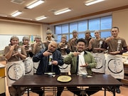 鬼越トマホークと長野吉田高校戸隠分校そば部の生徒たち