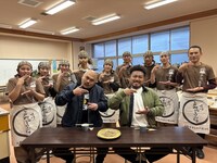 鬼越トマホークと長野吉田高校戸隠分校そば部の生徒たち