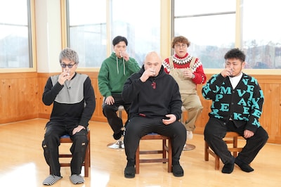 日本酒を試飲する様子