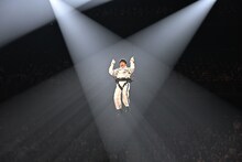 ぴあアリーナMMの会場内を舞う、さらば青春の光・東ブクロ