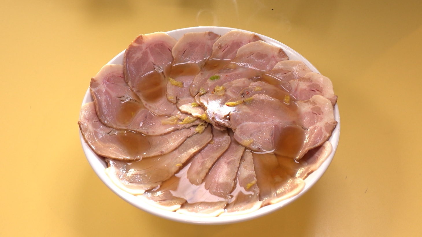 チャーシューがたくさん乗ったラーメン