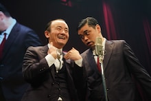 ドンデコルテ渡辺はあいみょん弾き語りで2700人沸かせる、スタンディングライブ「爆音漫才選集」