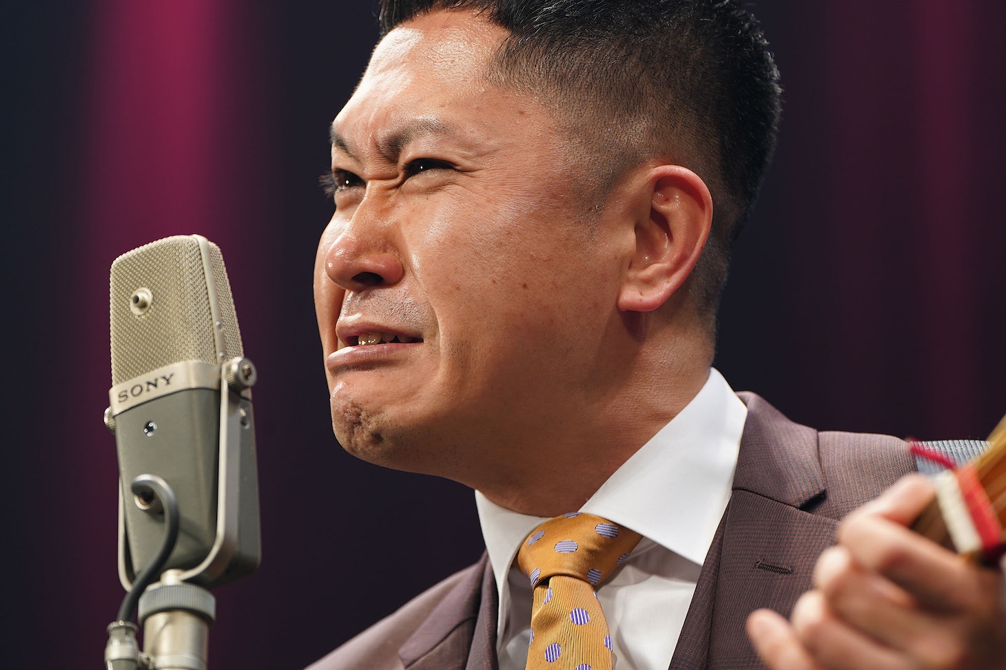 ドンデコルテ渡辺はあいみょん弾き語りで2700人沸かせる、スタンディングライブ「爆音漫才選集」