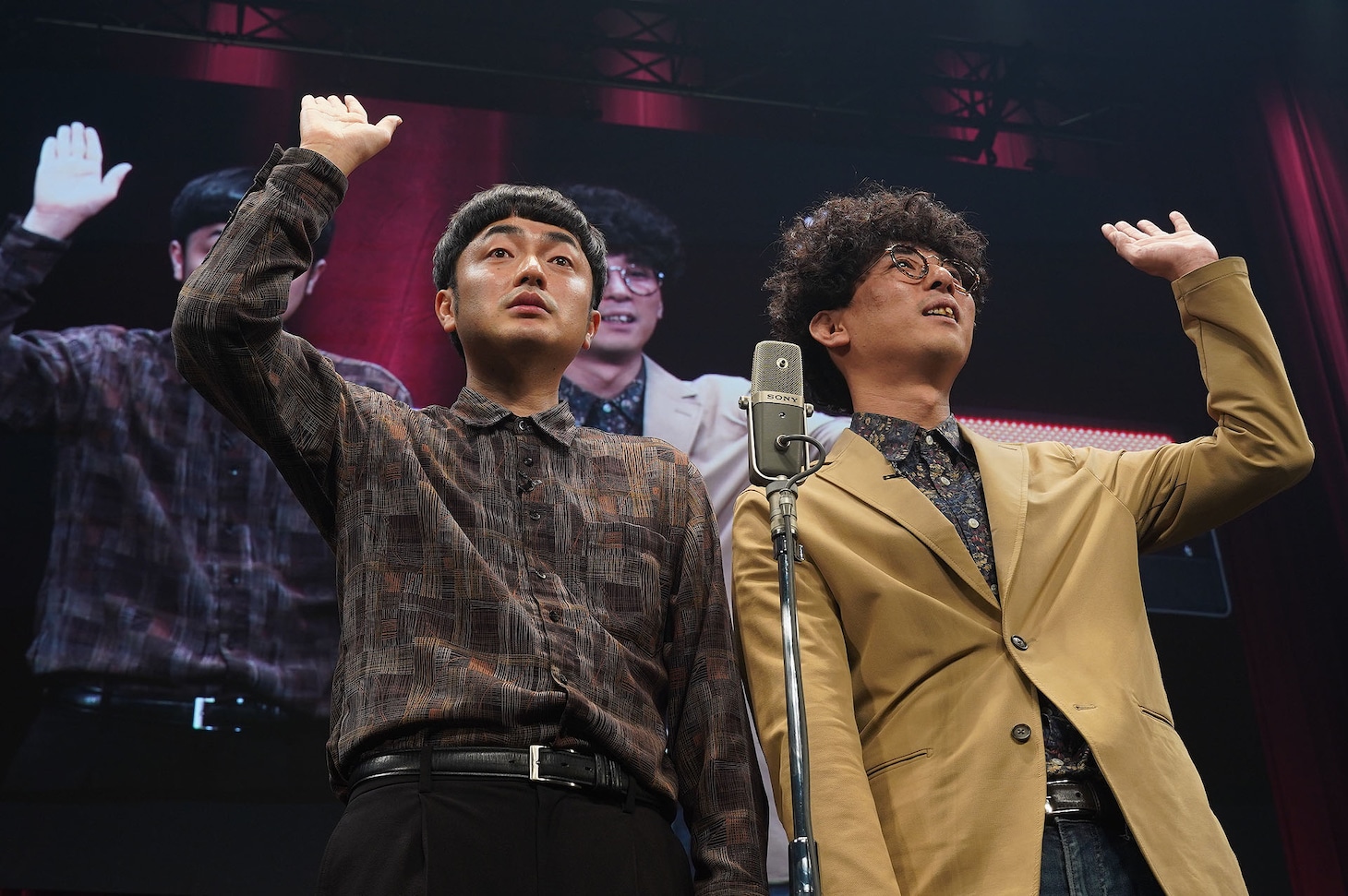 ドンデコルテ渡辺はあいみょん弾き語りで2700人沸かせる、スタンディングライブ「爆音漫才選集」