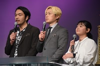 会見のMCを務めた（左から）見取り図、谷元星奈アナウンサー