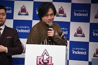 出番順の書かれたボールを引くトンツカタンお抹茶