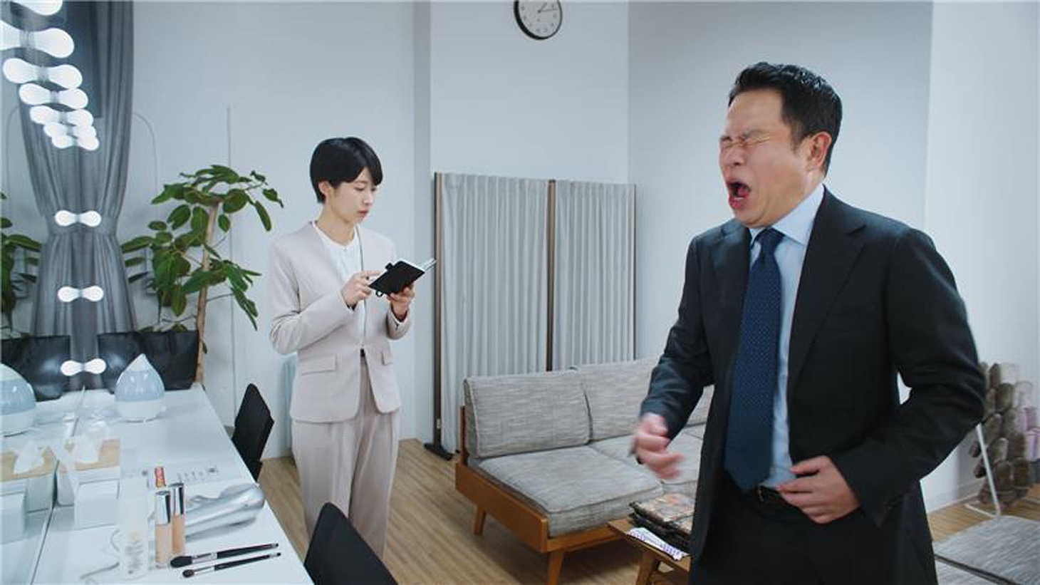 ゴイゴイスーをしようとするも、鼻がムズムズしてしまうダイアン津田