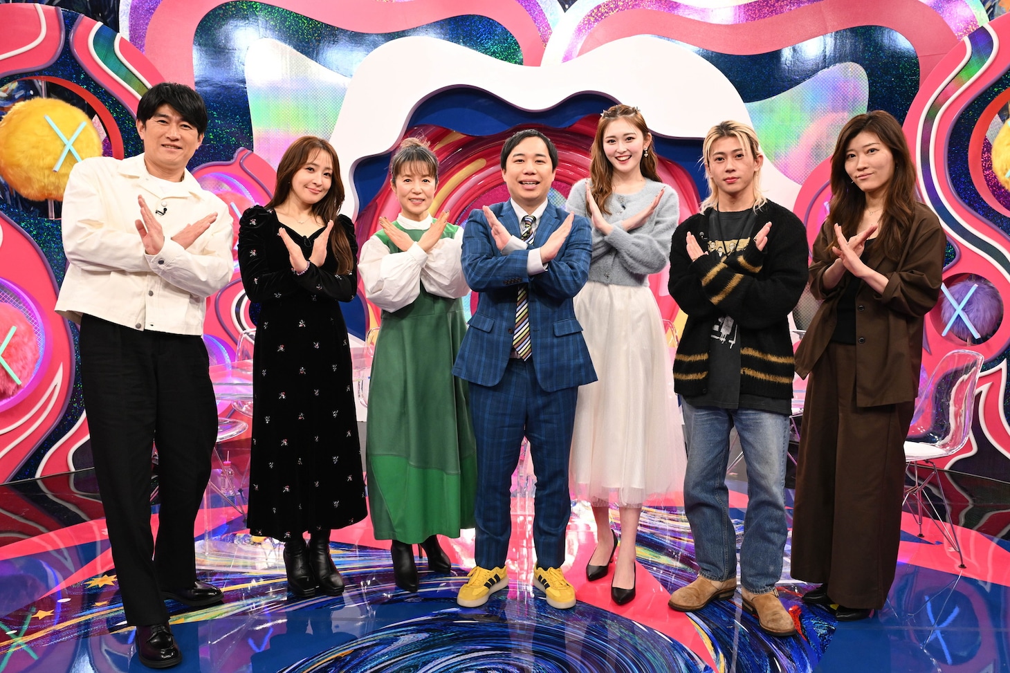 左から藤井貴彦、大沢あかね、磯野貴理子、霜降り明星せいや、ゆうちゃみ、末澤誠也、ヒコロヒー