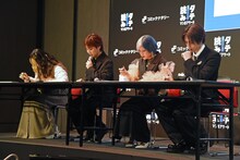 イラストを描く（左から）ぱーてぃーちゃん、佐野雄大