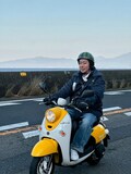 充電バイクを走らせる河合郁人