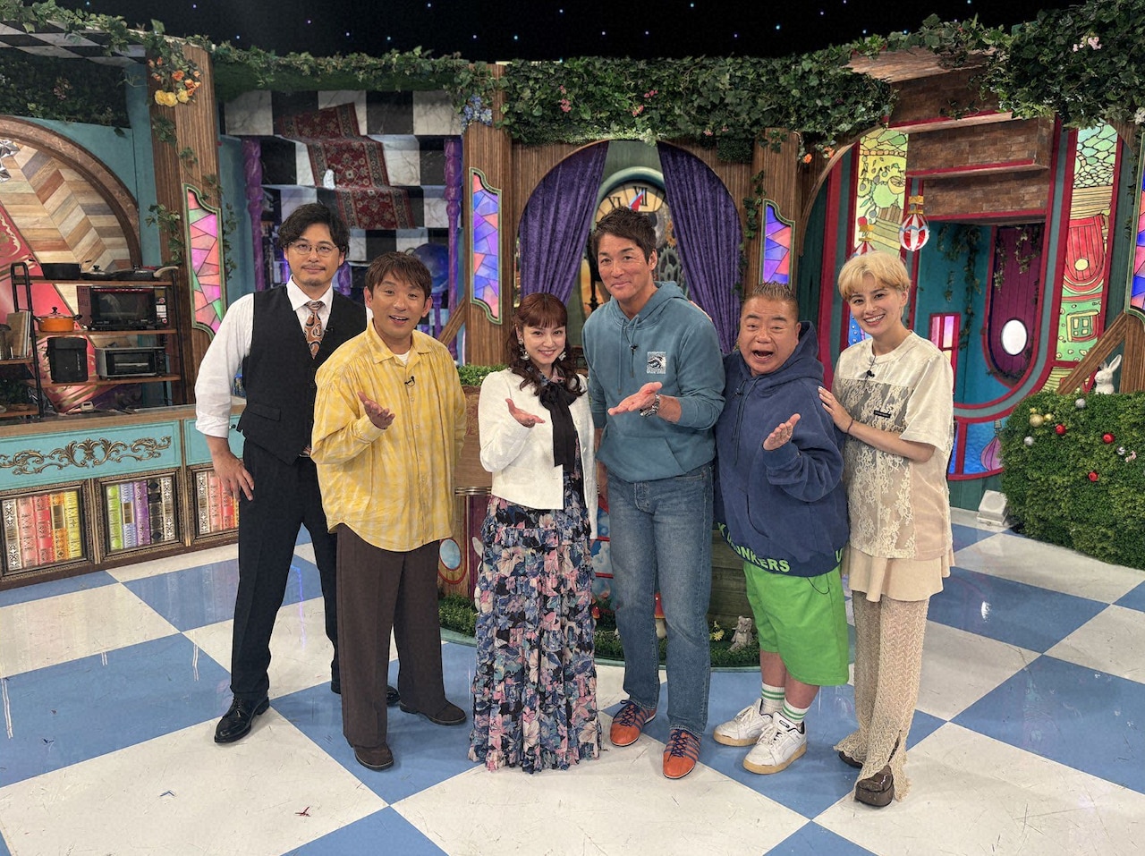 「出川一茂ホラン☆フシギの会」に出演する（左から）アルコ＆ピース、平愛梨、長嶋一茂、出川哲朗、ホラン千秋