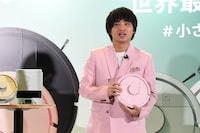 桜カラーのルンバミニと桜色スーツのエバース佐々木