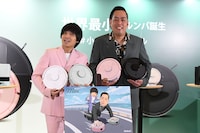 フォトセッションに応じるエバース