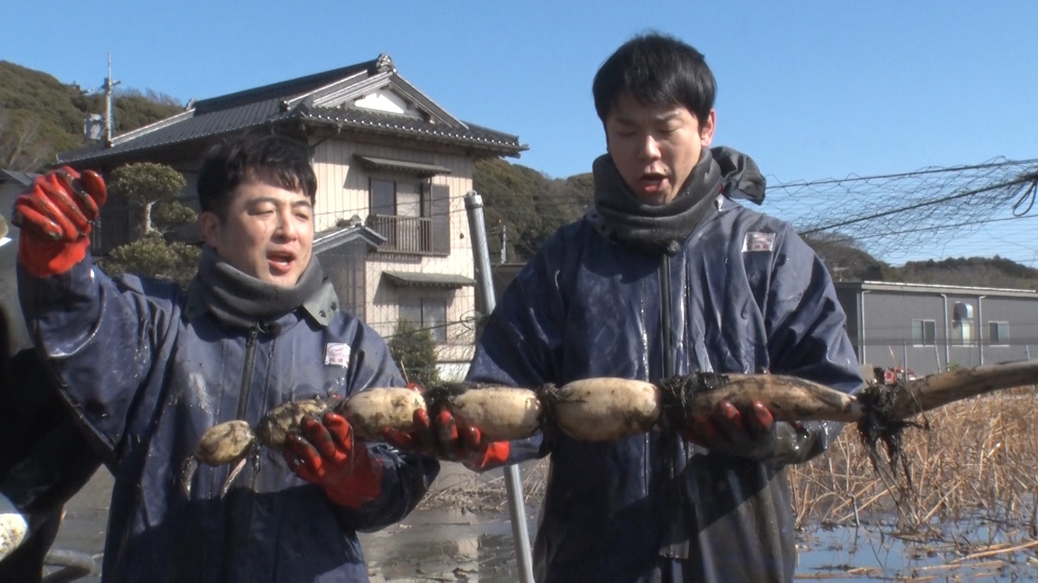 左から、水田信二、かまいたち濱家