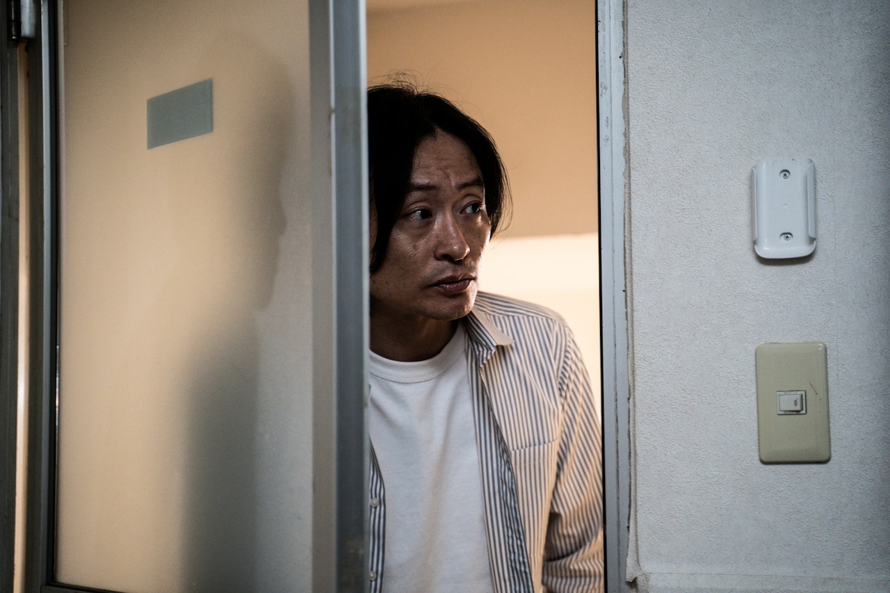 川西賢志郎が主演、月刊コント発のドラマ「ホテルに死す」配信決定　しずるらのコントを物語に