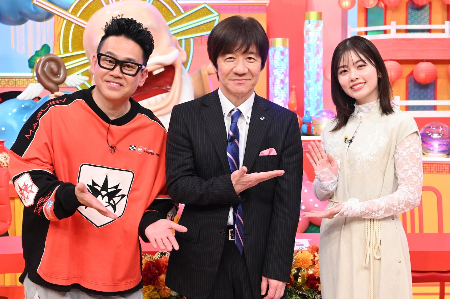 左から宮川大輔、内村光良、小芝風花