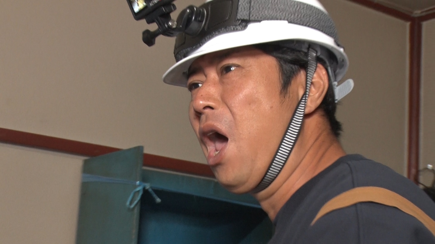 パンサー尾形、DIYで古民家まるごとリフォームに挑戦　尾形軍団と汗だく