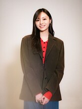 夏野千波（梅澤美波）。アパレル会社「ARCO」の宣伝・プレス部所属。大学時代のサークルの仲間・光と彩世とは親友で、何でも話せる気心の知れた仲