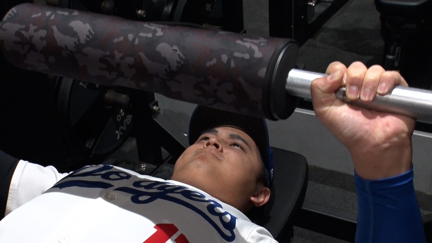 三刀流フィットネスを調査する大谷似翔平