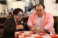 ピザラーメンを眺めるママタルト