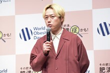 自身の芸名の由来について神妙な面持ちでボケる見取り図リリー