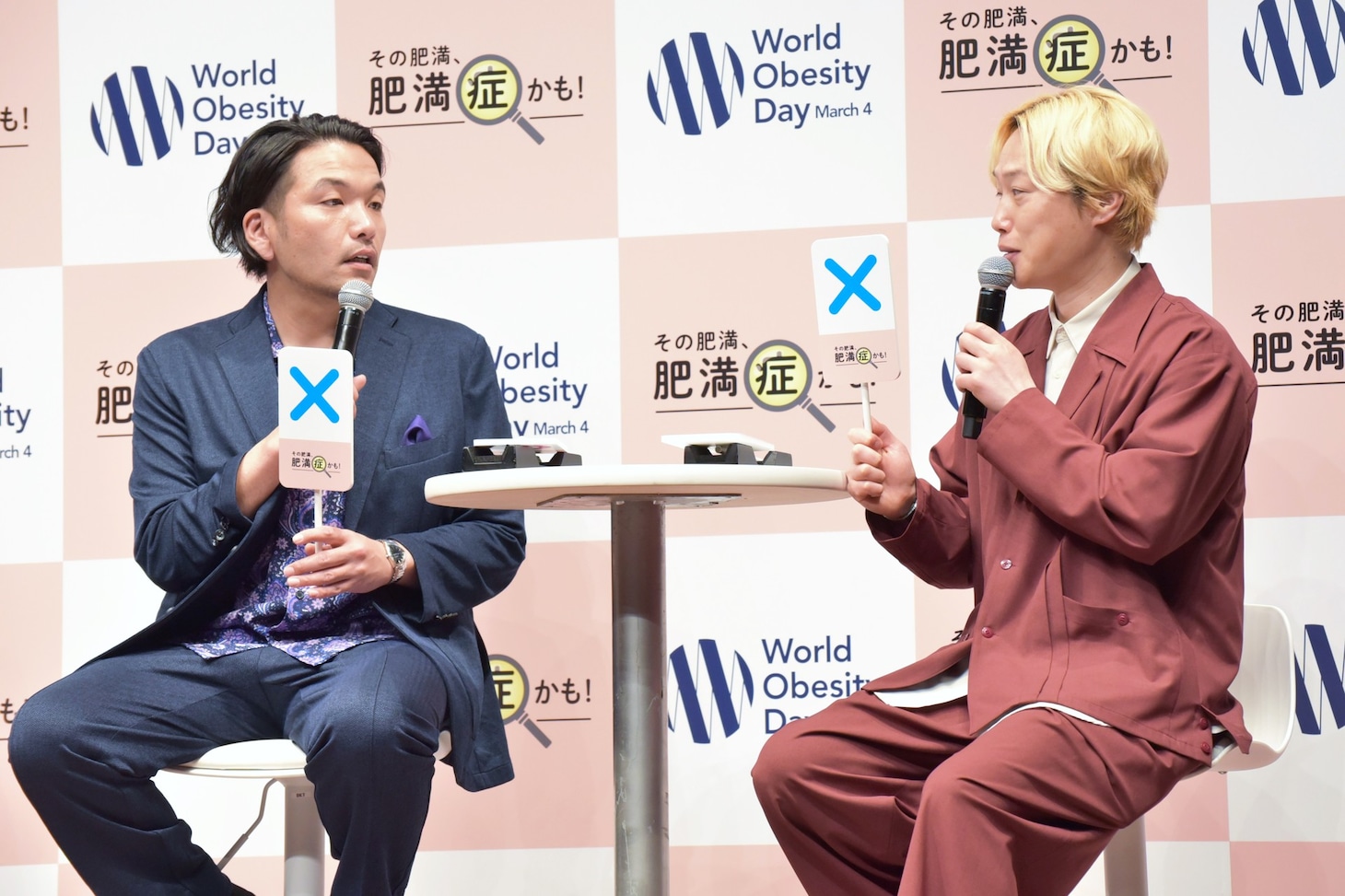 ○×クイズの「肥満症クイズ」ですべての答えがカブってしまうことをクイズの盛り上がり的に気にする見取り図・盛山（左）とリリー