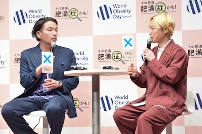 ○×クイズの「肥満症クイズ」ですべての答えがカブってしまうことをクイズの盛り上がり的に気にする見取り図・盛山（左）とリリー