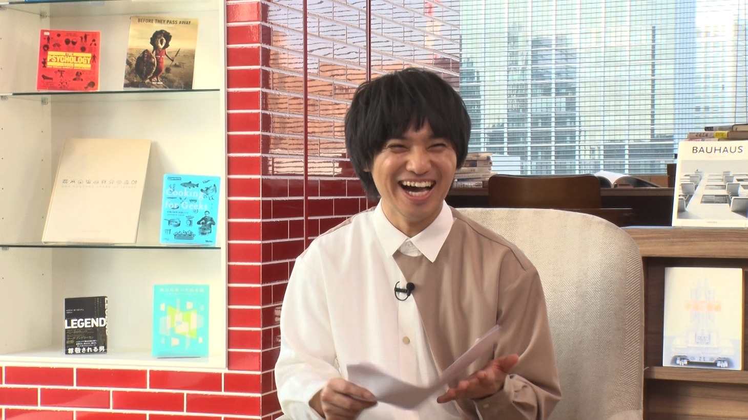 「脚本のある日常」に出演するエバース佐々木