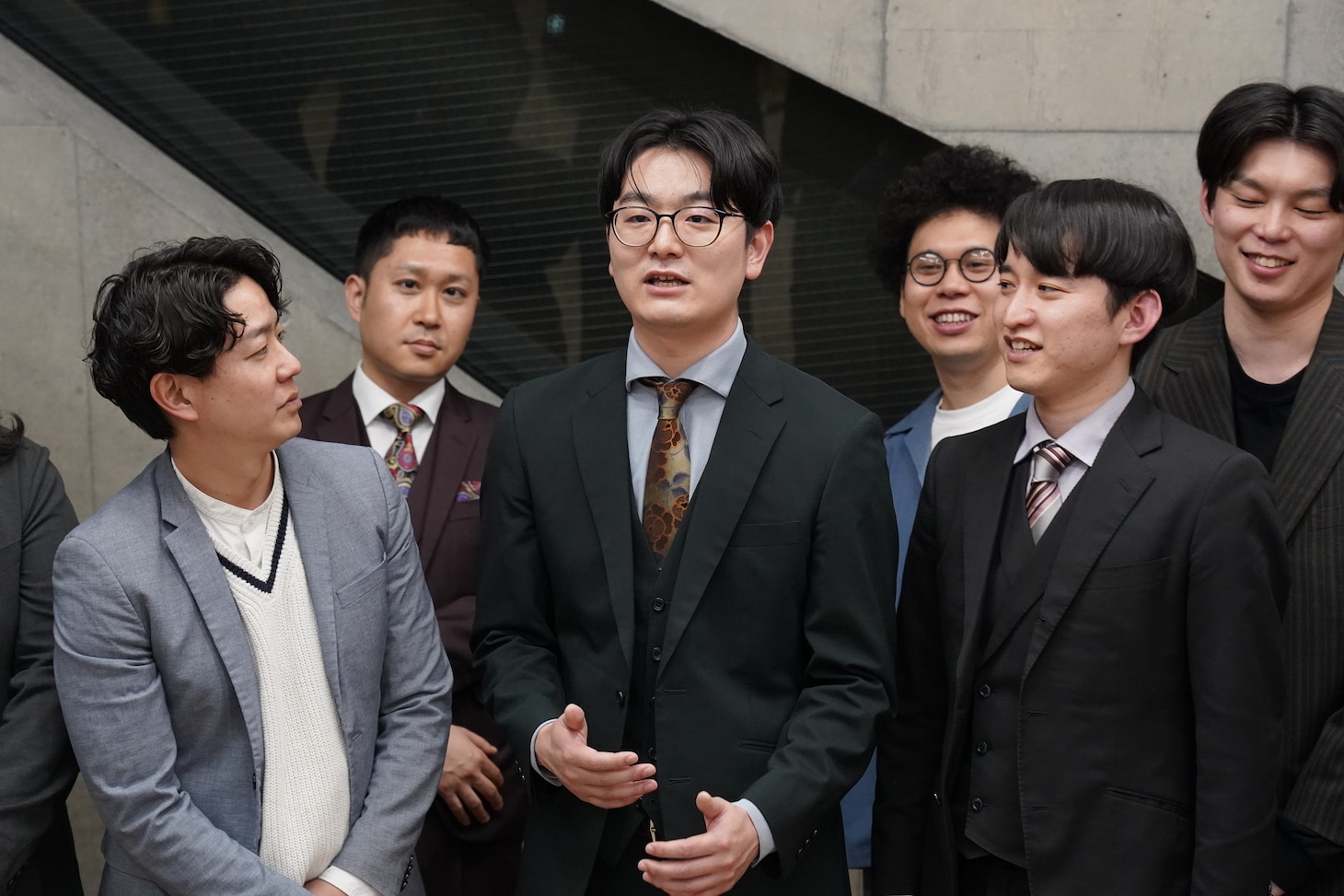 尿管結石を乗り越えためぞん原（中央）