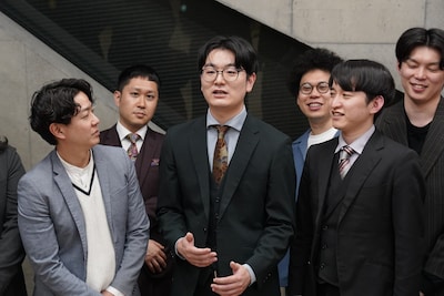 尿管結石を乗り越えためぞん原（中央）