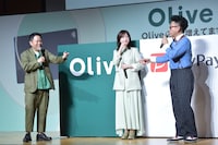 小競り合いを繰り広げるダイアン津田（左）、宮川大輔（右）、吉高由里子（中央）