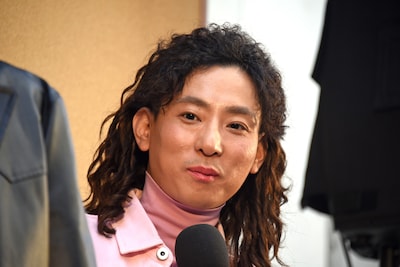 “武闘派教育ママ”のようであり、赤木からは「メガネを取るとファーストサマーウイカさんに似ている」とも言われた、たくろう・きむらバンド