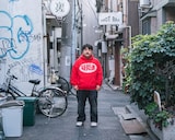 初の単著「没頭飯」を上梓する空気階段・鈴木もぐら