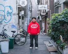 初の単著「没頭飯」を上梓する空気階段・鈴木もぐら