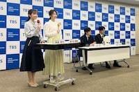 南後杏子アナと佐々木舞音アナが進行を務めたTBSテレビの2026年4月期番組改編説明会の様子