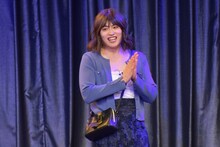 「タクシー代」コントの港区女子に扮するレインボー池田