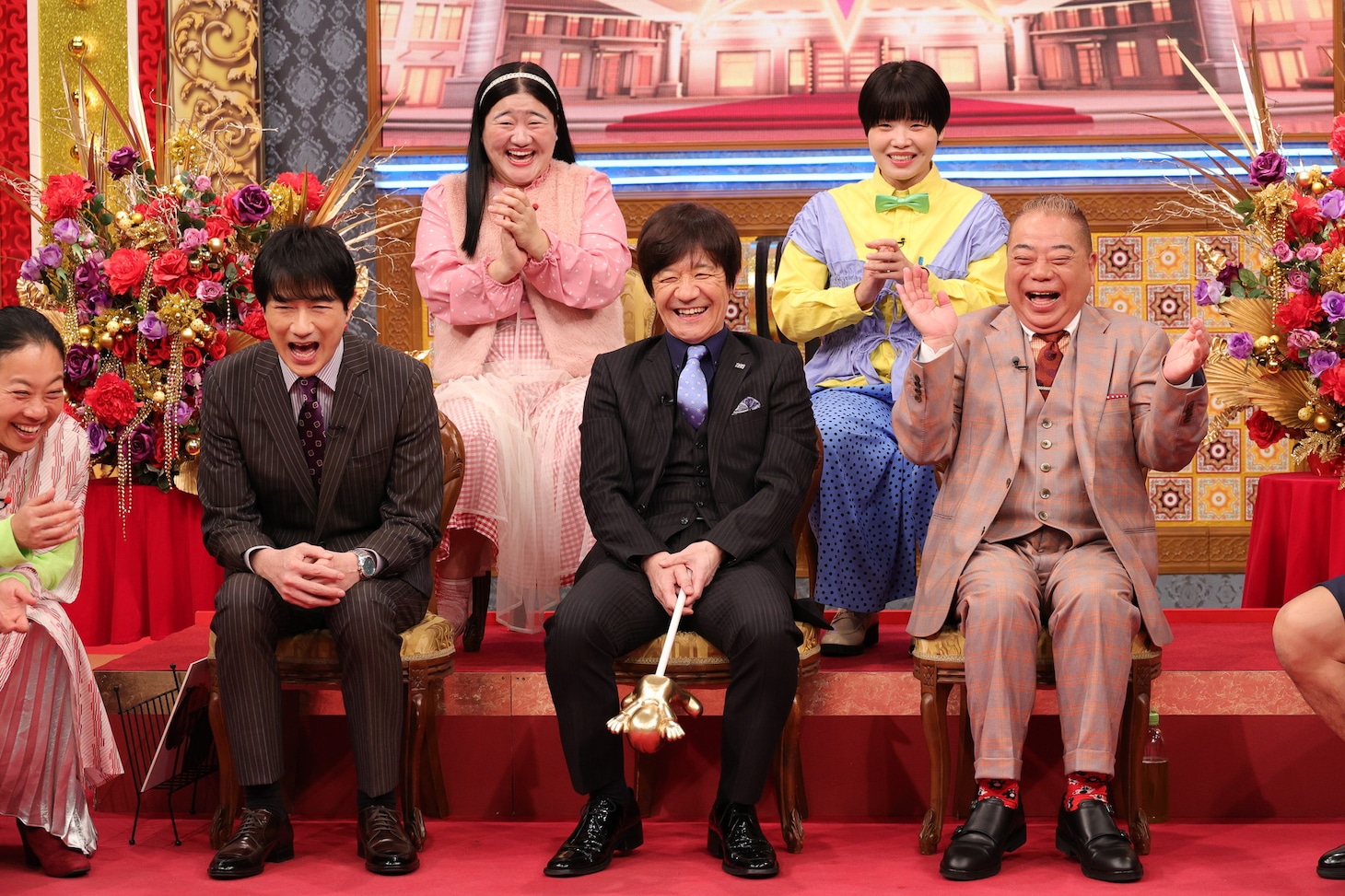 「ダマされた大賞 30回記念SP」より。前列左から羽鳥慎一、内村光良、出川哲朗。後列はガンバレルーヤ