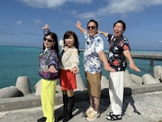 「ハイヒールと 行けば都の宮古島！宮古ブルーで感動ブルブル！ツアー！」に出演する（左から）ハイヒール、藤崎マーケット