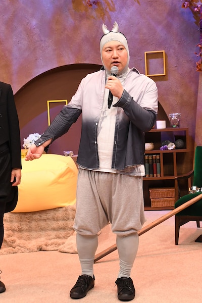 腕が太くて袖のボタンが留まらなかったというロングコートダディ兎