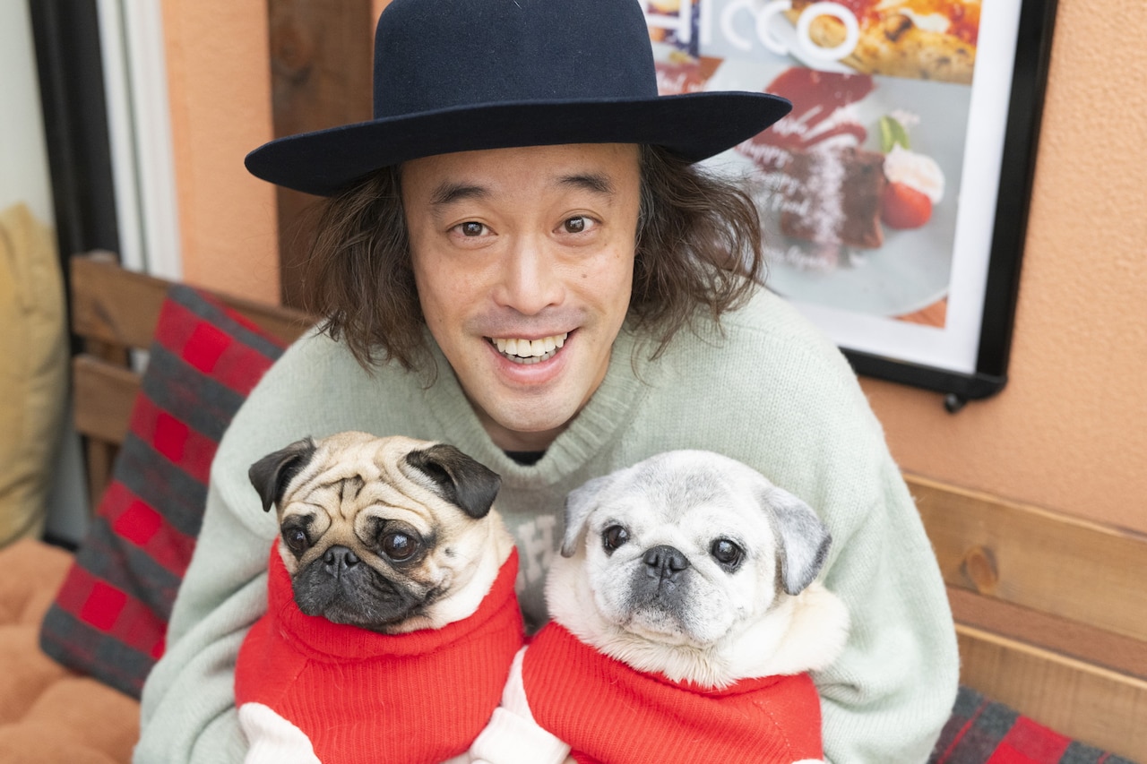 エレキコミックやつい、老いたパグとの生活は楽しい