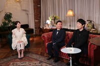 左から生田衣梨奈、かまいたち