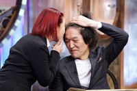 おでこ占いを披露する木谷真規