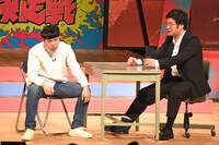 ファーストラウンドでネタを披露するチュランペット