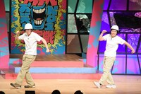 ファーストラウンドでネタを披露するフタリシズカ