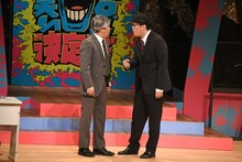 ファーストラウンドでネタを披露するファイヤーサンダー