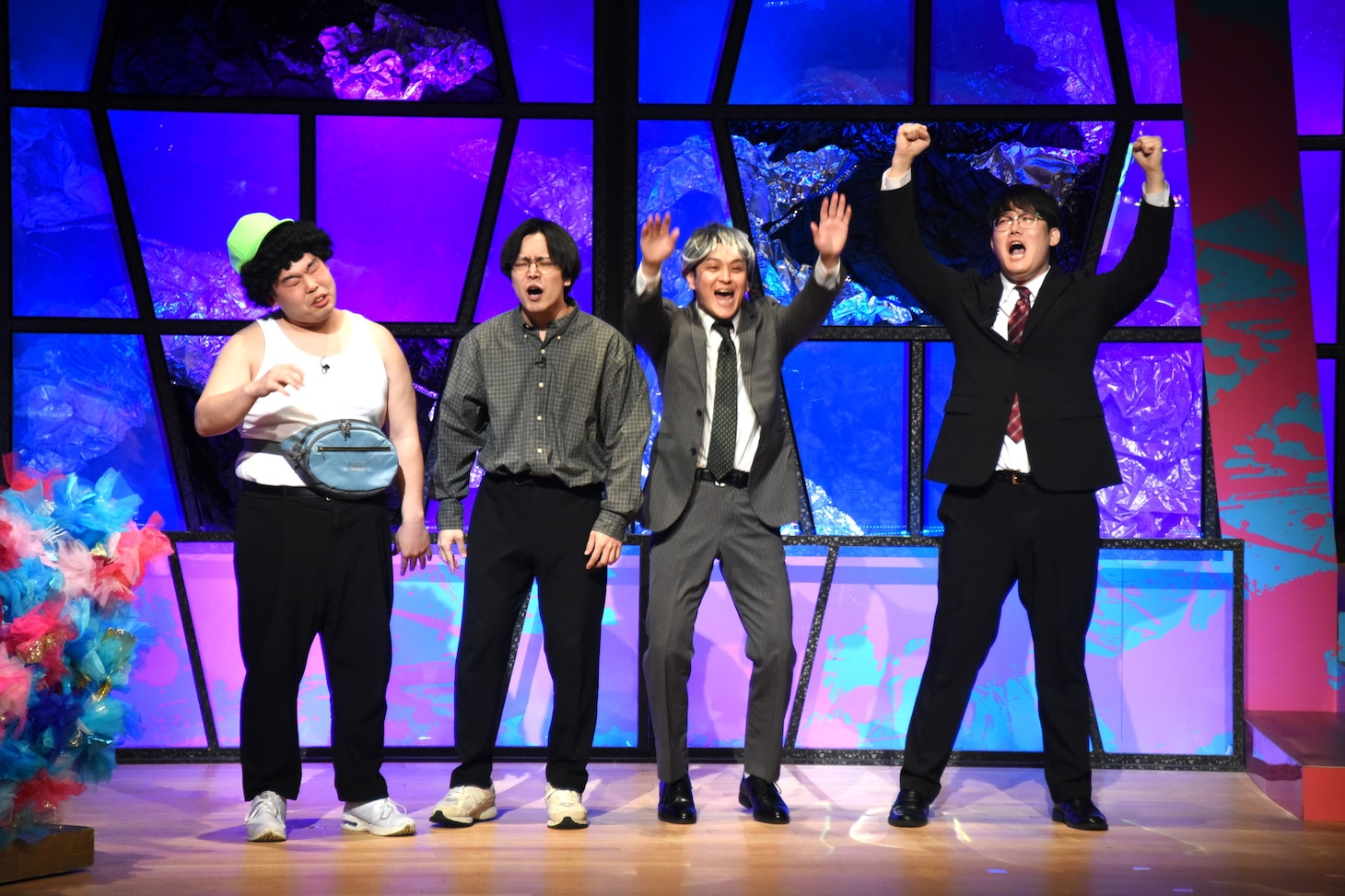 ファーストラウンドで勝利した瞬間のファイヤーサンダー（右）