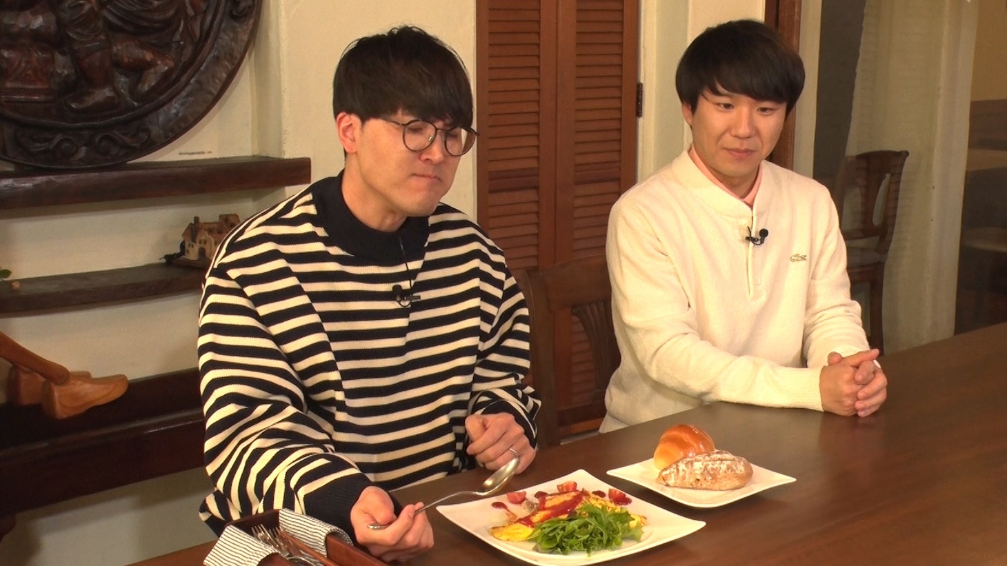 若手企画塾「ファミリーキッチン～家庭の味を食レポしたら～」に出演するターゲットのハナコ菊田（左）と仕掛け人のハナコ秋山