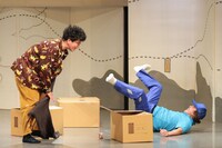 コント「引っ越し」で大暴れするエレキコミックやつい